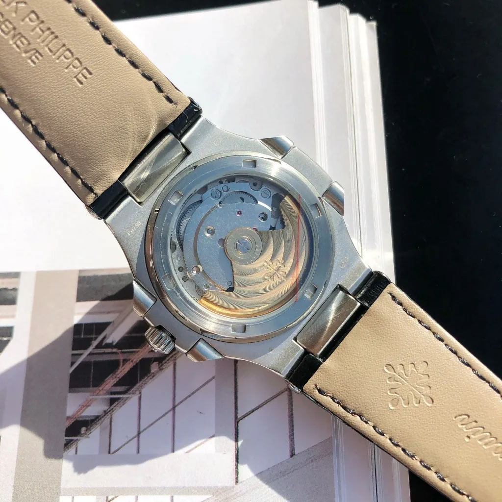 【Foreign trade import】💰2400! Patek Philippe's "Nautilus" Citizen movement comes with new feedback [Movement] Paired with GD's focus on the new Citizen 8215 movement imported from Japan, it inherits Citizen's high-quality, stable and cost-effective advantages, 0️⃣ worries about repairs [Case] 316L stainless steel case CNC technology restores the original shell shape and curvature one to one, pursuing the original 0️⃣ gap [Bracelet] Using 316 stainless steel custom-grade ergonomic bracelet [Dial] Adhering to the fineness of the big manufacturers, we strictly pursue the gap between the text lines, the thickness of the scales, and the luminous color, and strive to synchronize the 0️⃣ gap with the genuine ones ⚠️ Please look for the exclusive quality of GD products